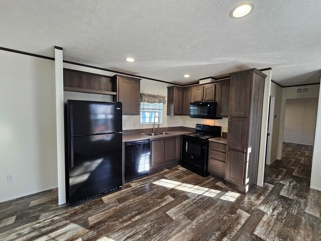 Building Photo - 244 Blossom Ln