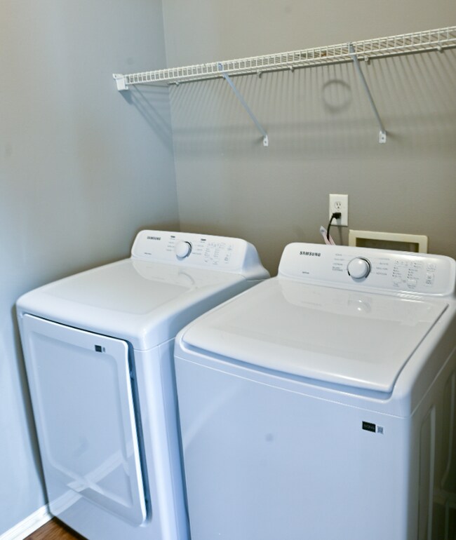 Photo - 7404 Loyalist St