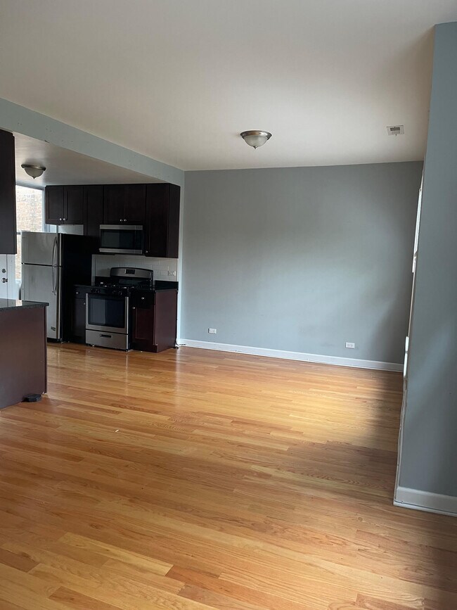 1642 W Pratt Blvd Unit TWO BEDROOMS - 3D
