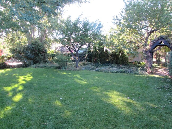 Photo - 1879 Town Meadows Ct