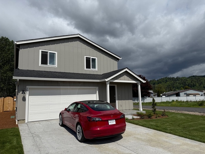 BRAND NEW FOUR BEDROOM IN WEST LONGVIEW - BRAND NEW FOUR BEDROOM IN WEST LONGVIEW Casa