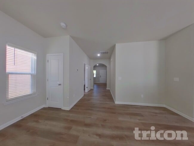Photo - 201 Spring Knoll Dr