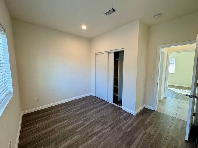 Photo - 12TH ST Unidad 729