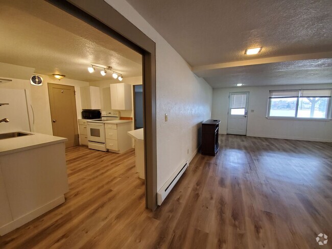 Building Photo - 2 Bedroom 1 Bath Lakefront w/all utilities... Rental