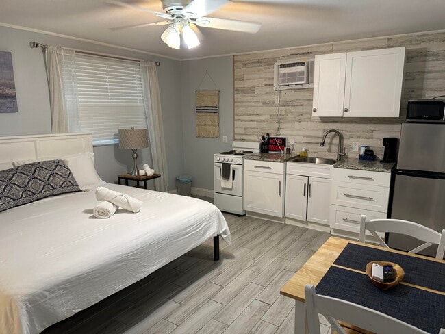 Building Photo - 1258 Beach Rd Unit 9 Studio