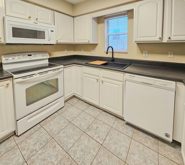 Photo - Knoxville 37934 - 3 bed 2.5 bath Condo - Contact Ryan Fogarty 865-333-4840