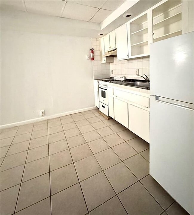 Photo - 1447 Oxford Rd NE