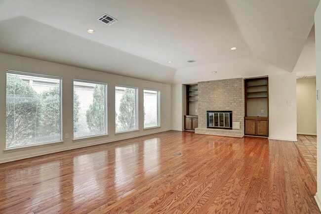 Building Photo - 15614 Whitewater Ln Rental