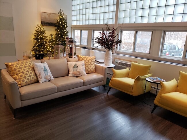 Building Photo - 215 Washington St Unit 14