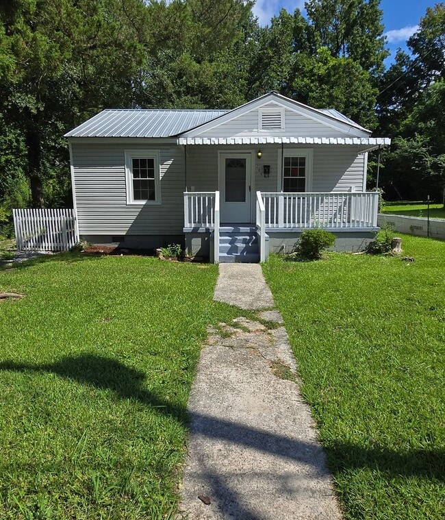 Photo - 209 E 29th St
