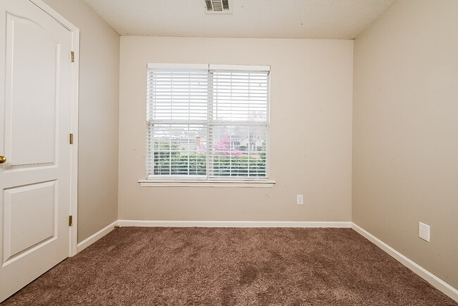 Photo - 507 Creekview Overlook