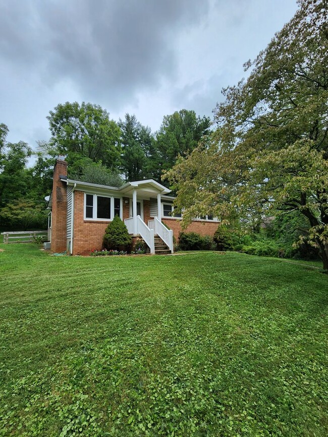 Swannanoa Rental-Large Yard! - Swannanoa Rental-Large Yard!