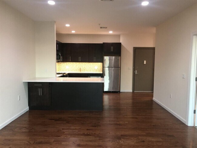 Photo - 186 Broadway Unidad 502