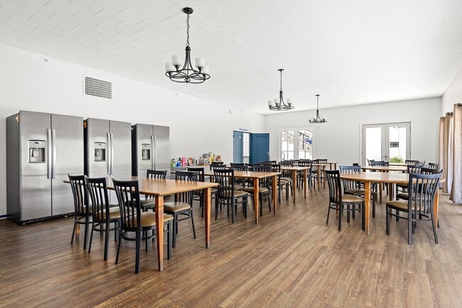 Building Photo - 832 Hilgard Ave Unit Room 310 - 310 - B