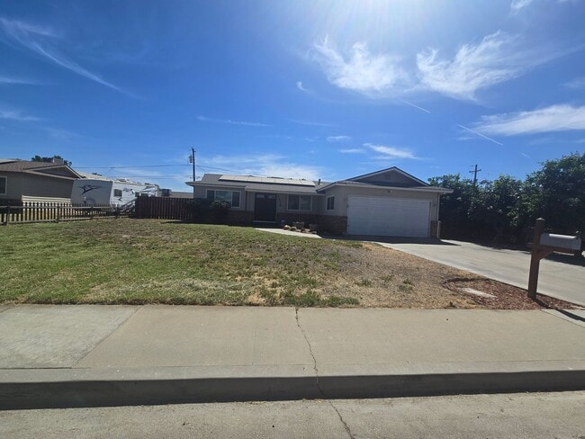 Building Photo - 3 BR 2 BA Available Now Rental