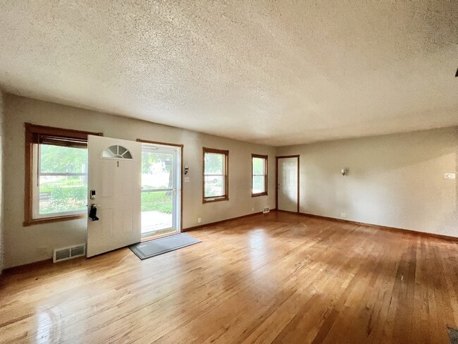 725 Pflaum Rd