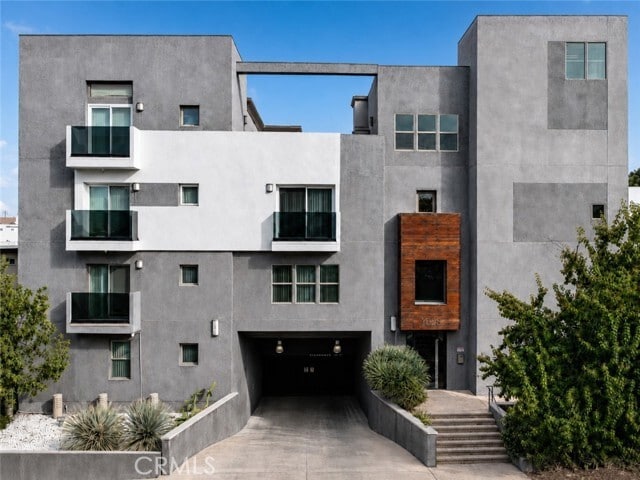 Building Photo - 11925 Kling St Unit 2MAG