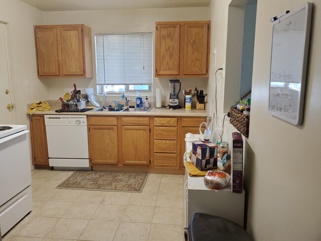 Photo - 1420 E Adams St