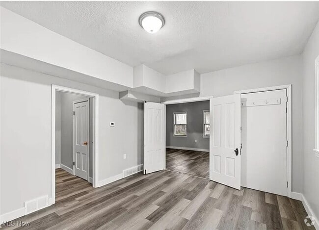 Building Photo - 6915 Lawn Ave Rental