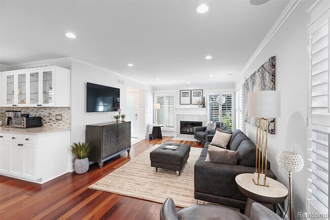 Photo - 691 Wallace St