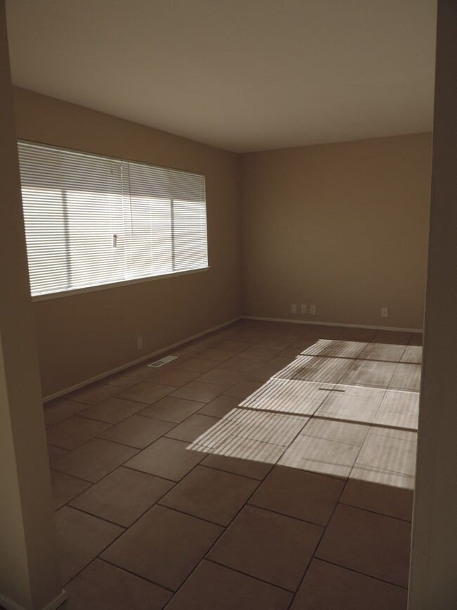 Photo - MG11-1036-1038 Dodge Drive Unit 1036 Dodge Drive