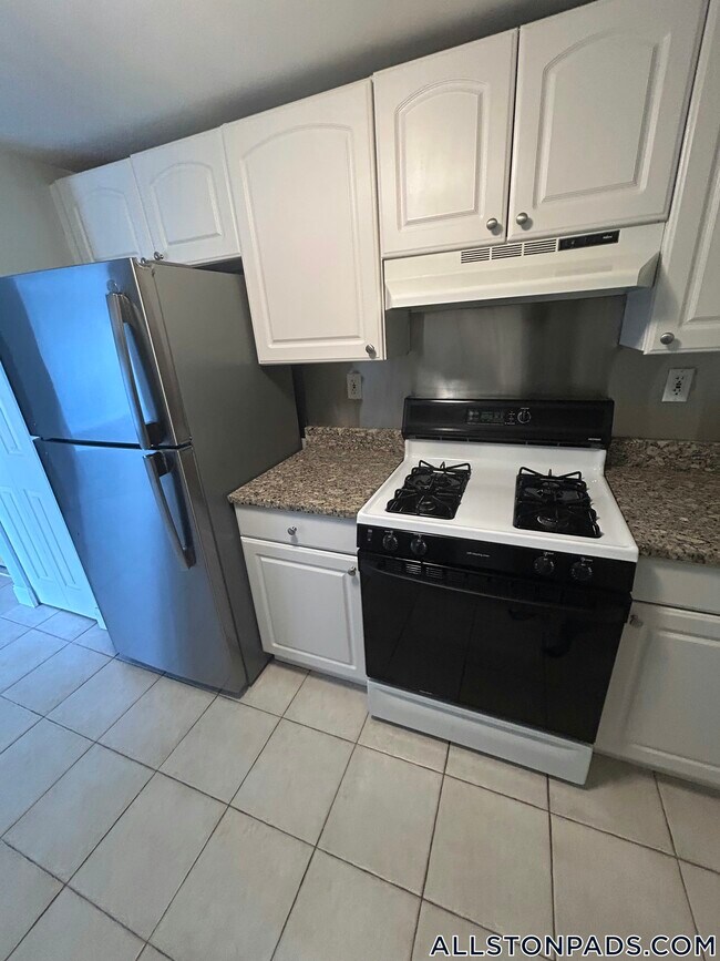 Building Photo - 15 N Beacon St Rental