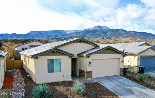 House has 3 car tandem garage - 578 Horseshoe Bend Cir House