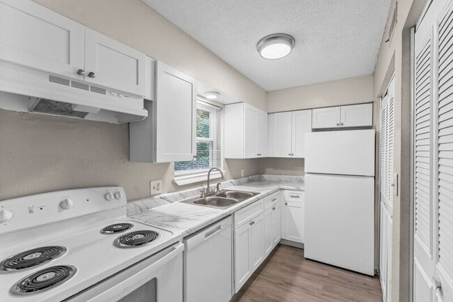 Photo - 916 Donaldson Rd