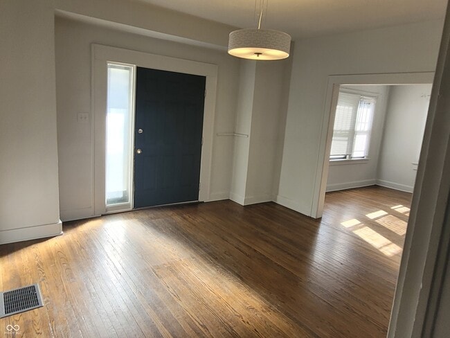 Photo - 629 Carlyle Pl