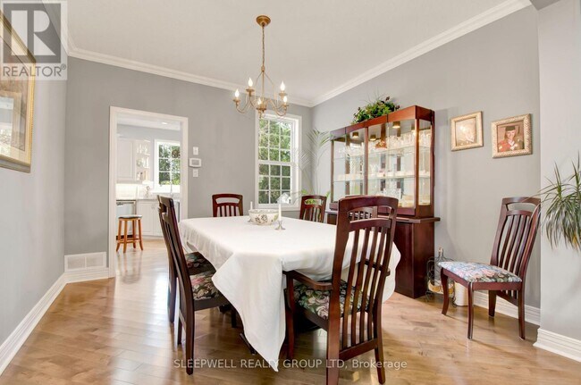 Photo - 53 Mattawa Crescent
