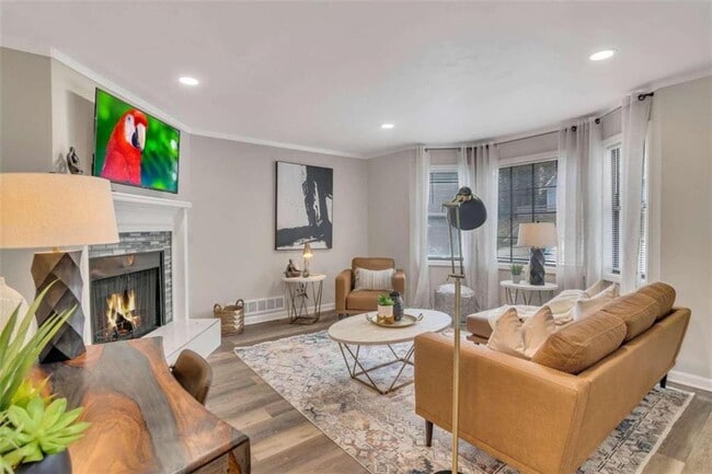 Photo - 2099 Valley Oaks Dr SE