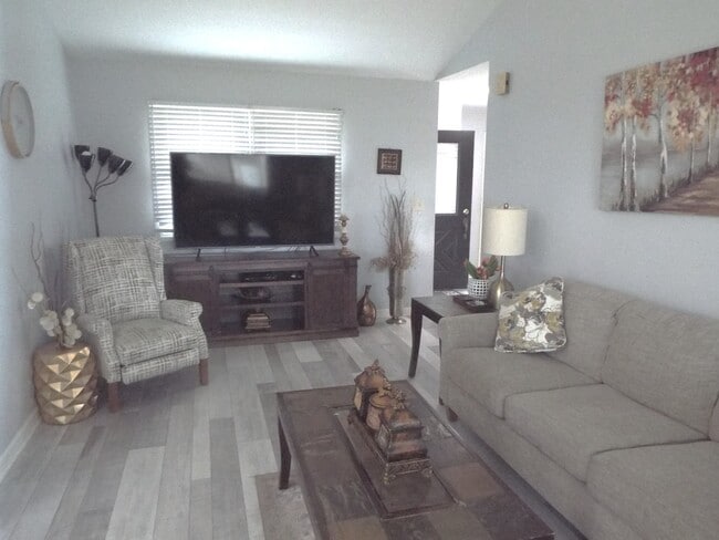 Photo - 1921 Stanford Dr