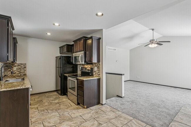 Photo - 318 Harvest Ln