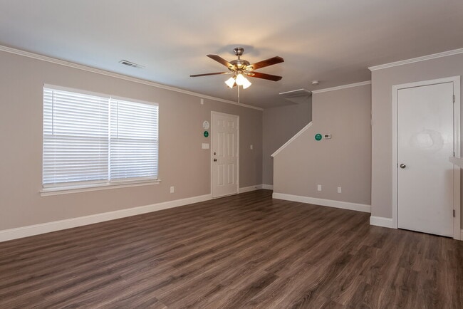 Photo - 125 Camforth Dr