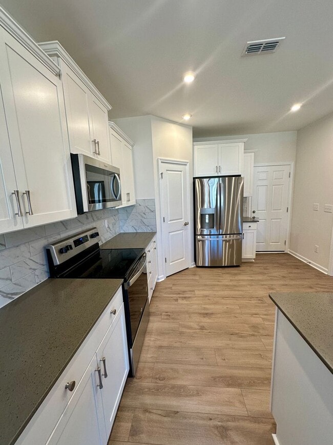 Photo - Beautiful 3BR/2.5BA Townhouse in Odell Corners