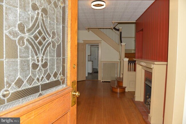 Photo - 20 E Main St House