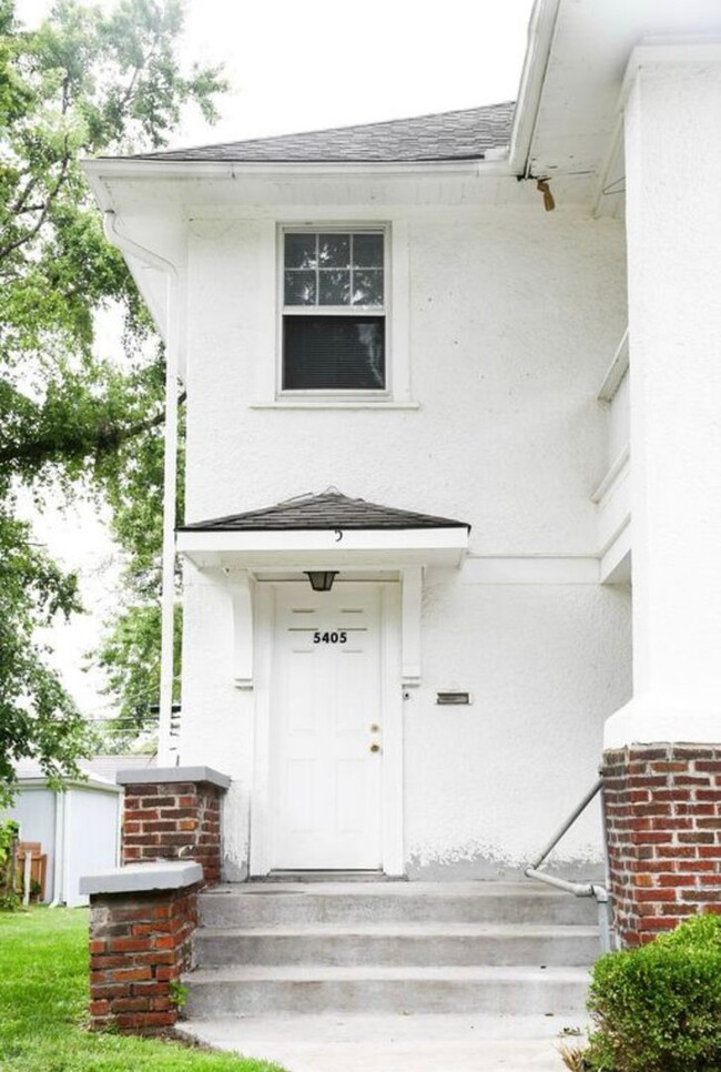 Building Photo - 5405/5407 Harrison St. Unit 5405 Harrison St. 2F Rental