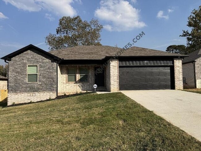 Building Photo - 16 Edward Dr