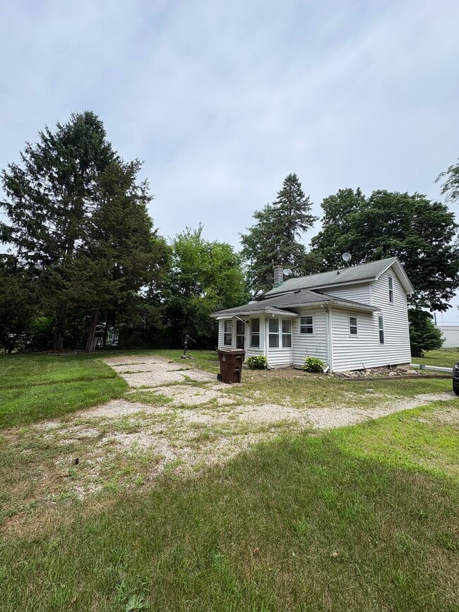 Photo - 825 Burr Oak St