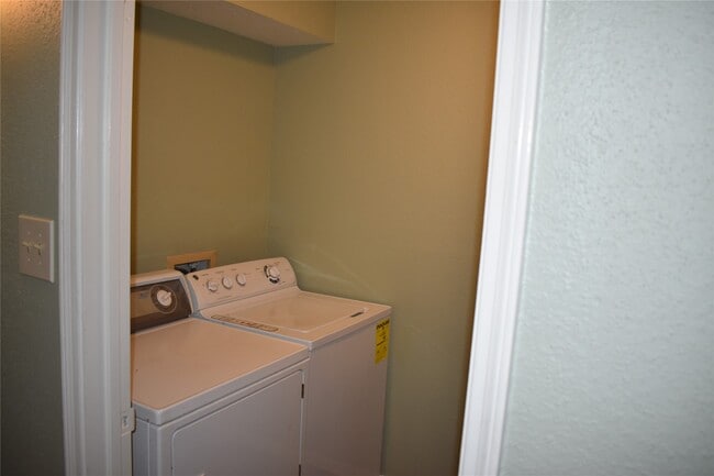 Building Photo - 9700 Leawood Blvd Unit 1702 Rental