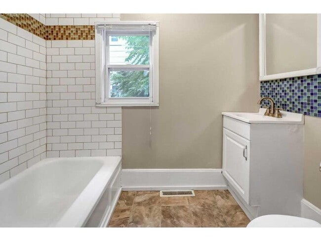 1931 Fillmore St NE Unit 1