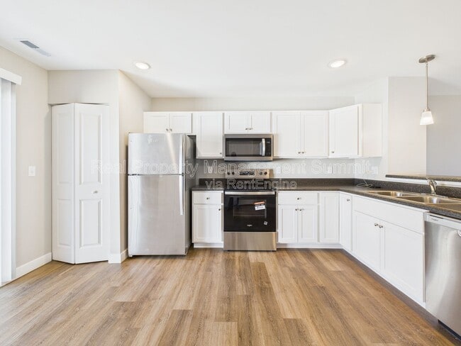 Photo - 1420 Circle Dr