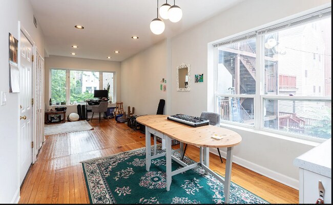 Photo - 2647 W Cortez St Unidad 2