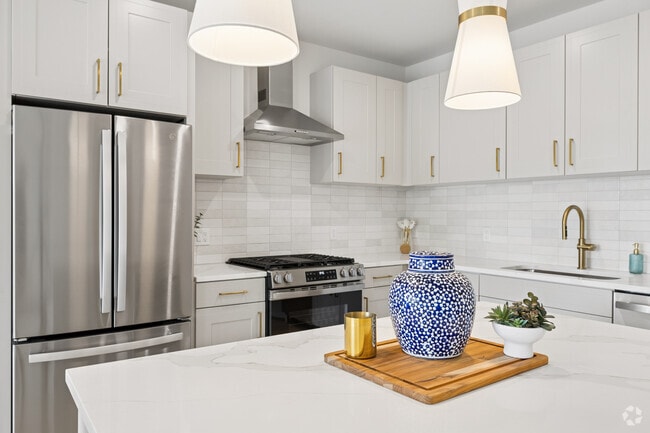 2BR, 2BA - w/Den - 1,467SF - Kitchen - The Andrew