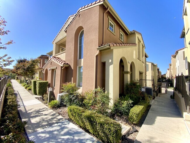 Building Photo - Amazing Townhouse - Warm Springs Fremont!