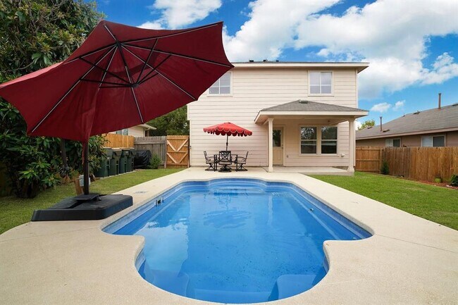 Photo - 140 Opal Lake Dr