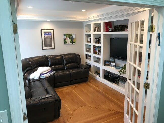 Photo - 286 W Main St