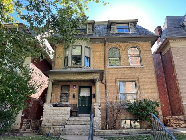Building Photo - 4390 McPherson Ave Unit West