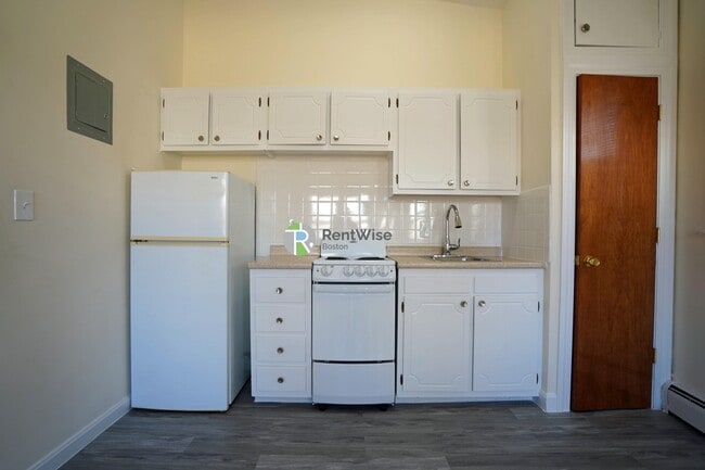 Photo - 164 N Beacon St Unidad 24