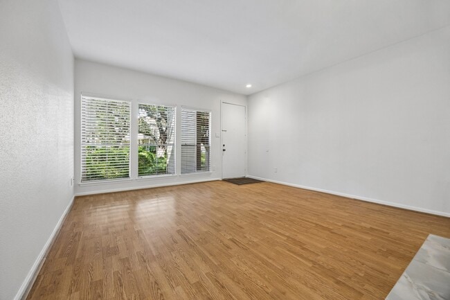 Photo - 2100 Tanglewilde St Unit 529